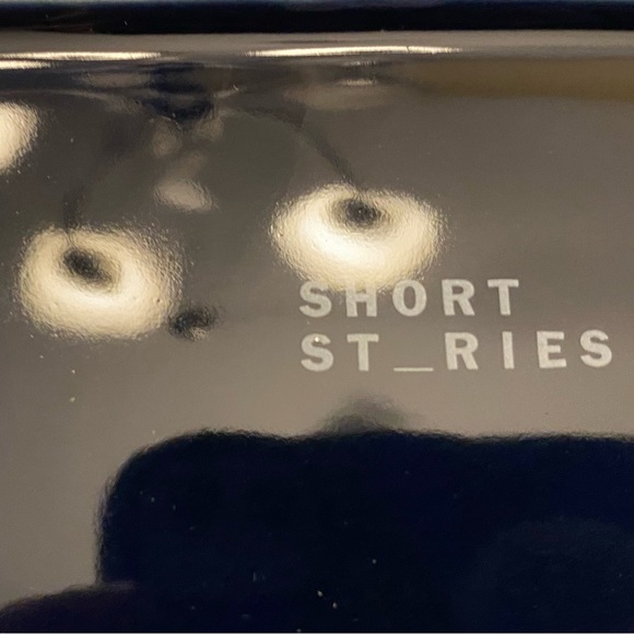 Short Stories Ceramic Tray in black & white - Picture 4 of 5